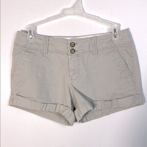 Old Navy The Perfect 3 1/2” Shorts Women's Khaki Shorts size 2